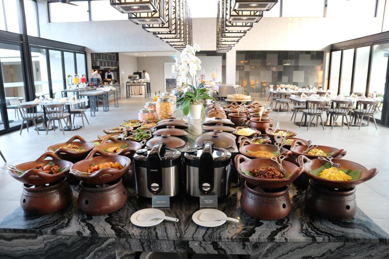 Hotel Santika Гарут Екстериор снимка